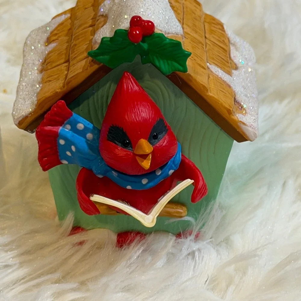 Hallmark Ornament Caroling‎ Cardinal 2020 Red Birdhouse Musical Sound Holiday